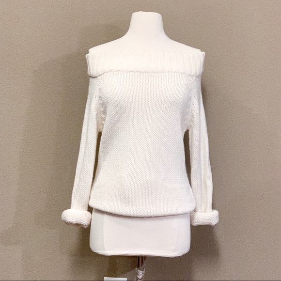 Off-the-shoulder Sweater - Picture 2 of 8